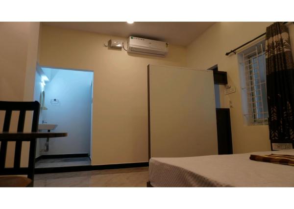 A la foto es mostra l'objecte Room Stay non bookable situat a la ciutat de Dhali.