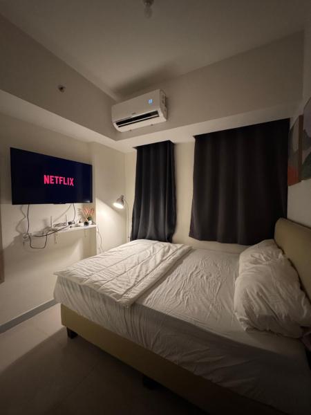 写真にはRawalumpang市にあるOsaka Resort at Osaka Apt PIK2 with Netflix 4K TV and Wifiが写っています。