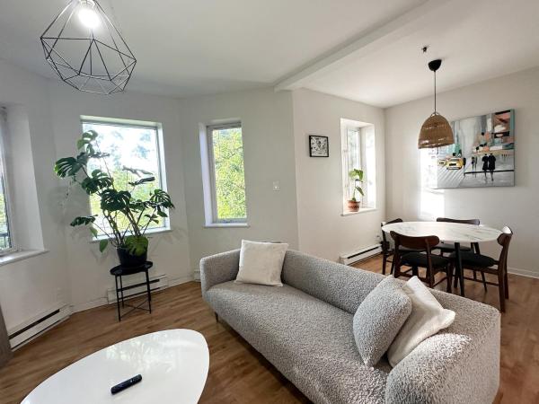 Chic & Fully Furnished 2-Bedroom Apartment in Prestigious Westmountの写真5