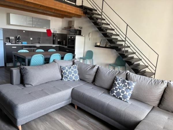 På billedet ses objektet Loft-style apartment, Pierrelatte beliggende i byen Pierrelatte.