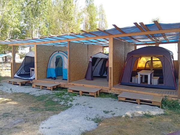 Na zdjęciu widoczny jest obiekt Tsovazard Glamping Park Sevan położony w mieście Tsovazard.