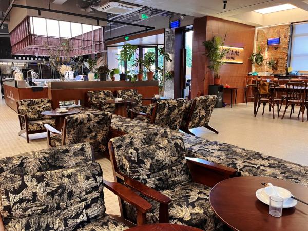 Zdjęcie 4: 船长五号青年酒店东华大学延安西路地铁站店