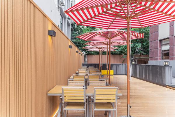 Zdjęcie 6: 船长五号青年酒店东华大学延安西路地铁站店