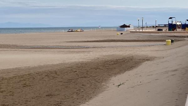 照片显示了位于Narbonne-Plage市的La Folie du Caribou物件。