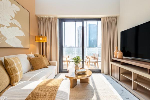 Fotografie 7: 3BDR Duplex - 5 min walk from Cleveland, ADGM & Galleria Mall - Maryah Island & ADGM - Huge Balcony - Full Canal & City Views - Perfect for Families & Groups