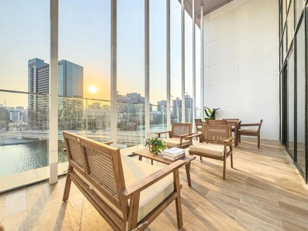 Fotografie 4: 3BDR Duplex - 5 min walk from Cleveland, ADGM & Galleria Mall - Maryah Island & ADGM - Huge Balcony - Full Canal & City Views - Perfect for Families & Groups