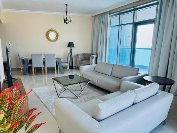 Na fotografii je vidět objekt Beachfront 2BR Apartment with Stunning Sea View nacházející se ve městě Adžmán.