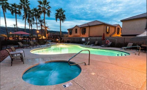 A la foto es mostra l'objecte Central Luxury Mountain Oasis with TWO Pools and Jacuzzis situat a la ciutat de Phoenix.