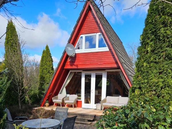 Nella foto è visibile l'oggetto Nurdachhaus mit Kaminofen und großem Grundstück situato nella città di Müden.