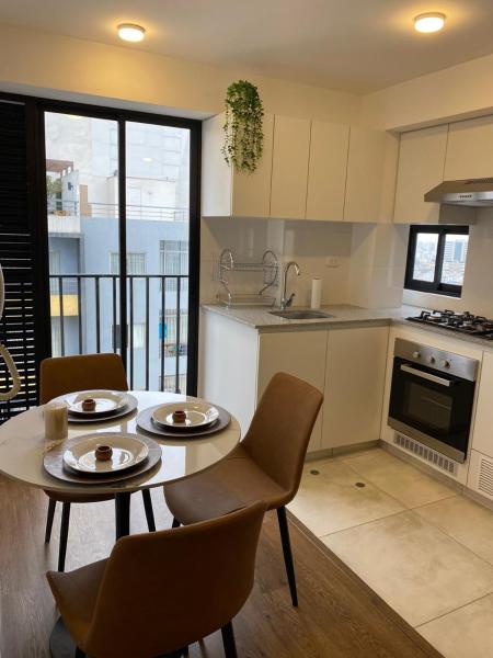 Nella foto è visibile l'oggetto Giannina Huarcaya Inmuebles situato nella città di San Antonio.