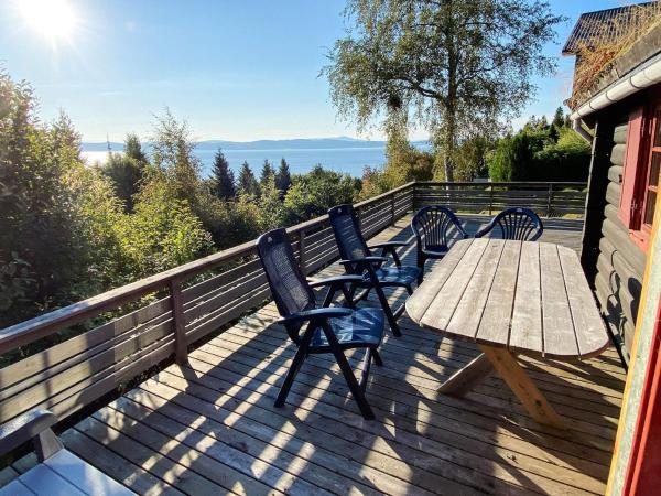 A la foto es mostra l'objecte 6 person holiday home in LEKSVIK situat a la ciutat de Tautra.