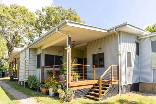 På billedet ses objektet Quiet 2 bed home with Private Patio in Quaint Village beliggende i byen Sandgate.