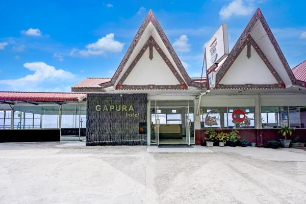 Na fotografii je vidět objekt OYO 94772 Gapura Hotel nacházející se ve městě Parapat.