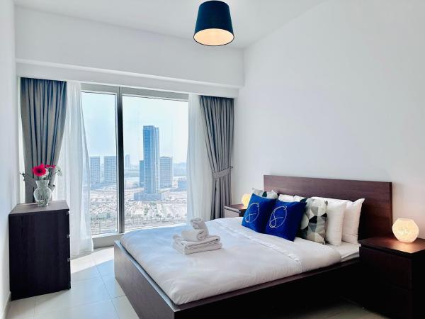 Urban Oasis 1BR Apartment in Gate Towers, Abu Dabi