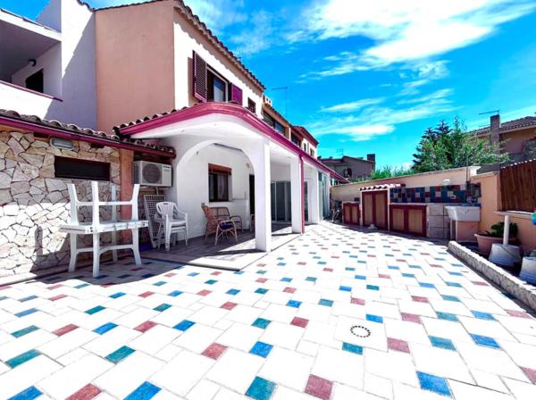 A la foto es mostra l'objecte Villa Julien Quartu Sant'Elena Sardegna situat a la ciutat de Santa Luria.