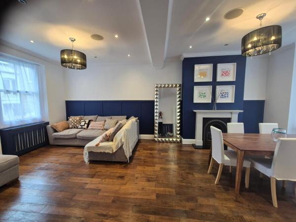 Bright 4 Double Bedroom Victorian House - London, UK