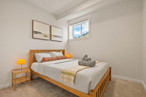 På billedet ses objektet Cozy 2BR BSMT Suite with Board Games and Netflix beliggende i byen Bearspaw.