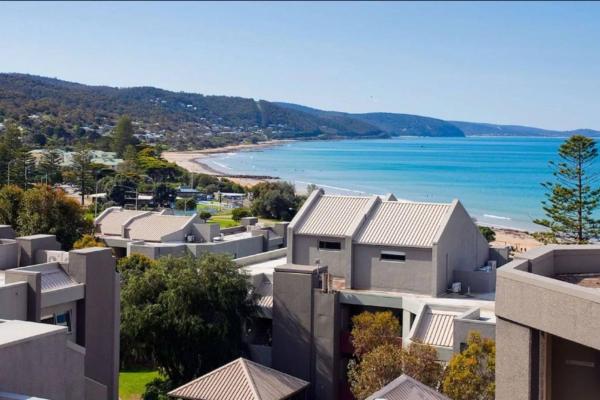 A la foto es mostra l'objecte The View situat a la ciutat de Lorne.