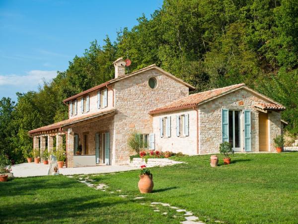 La photo montre l'objet Elegant Villa with Garden situé dans la ville de Acqualagna.