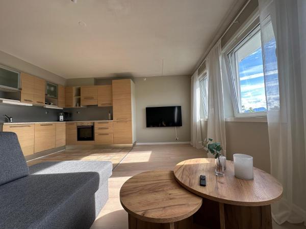 A la foto es mostra l'objecte Leilighet for pendlere eller ferierende med ønske om ro - utsikt mot hav og fjell situat a la ciutat de Ålesund.