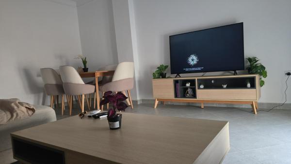 A la foto es mostra l'objecte Tenes centre situat a la ciutat de Ténès.