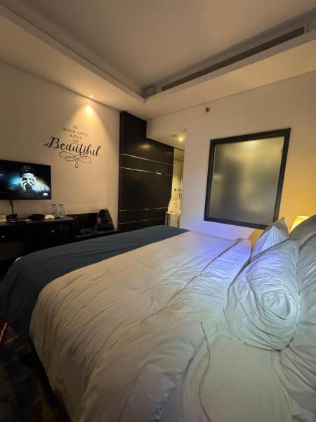 Luxurious 3 bed flat with stunning Margalla Views!, Islamabad