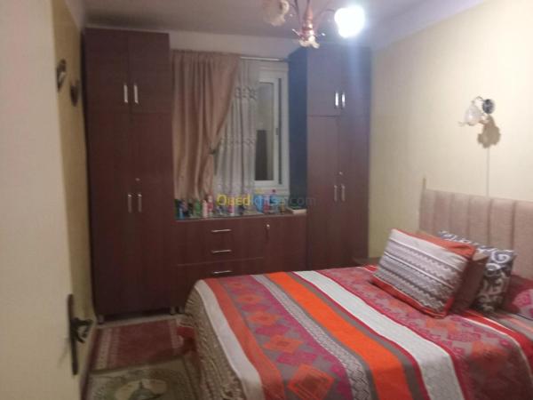 Na fotografii je vidět objekt apartement nacházející se ve městě Tizi Gheniff.