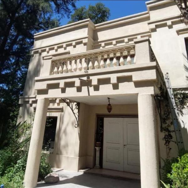 Στη φωτογραφία φαίνεται το αντικείμενο Casa quinta con jardín y pileta που βρίσκεται στην πόλη Luján.