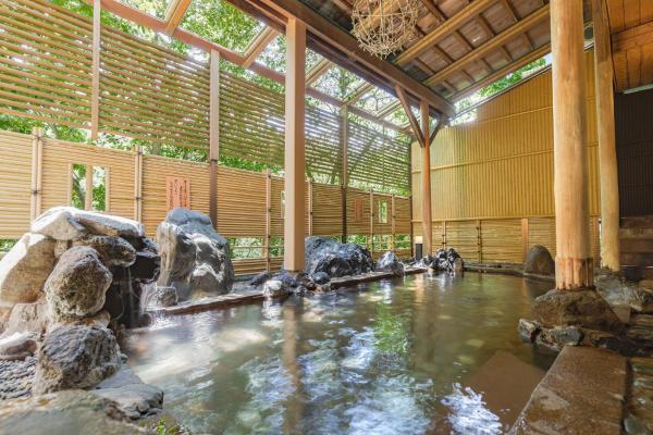 A la foto es mostra l'objecte Ooedo Onsen Monogatari Yamanaka Saichoraku situat a la ciutat de Kaga.