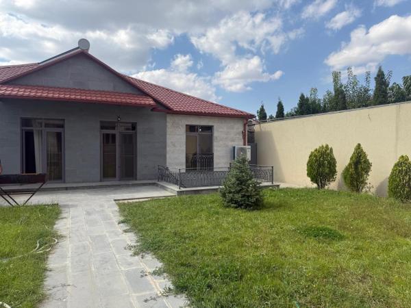 Na zdjęciu widoczny jest obiekt Lusy House położony w mieście Erywań.