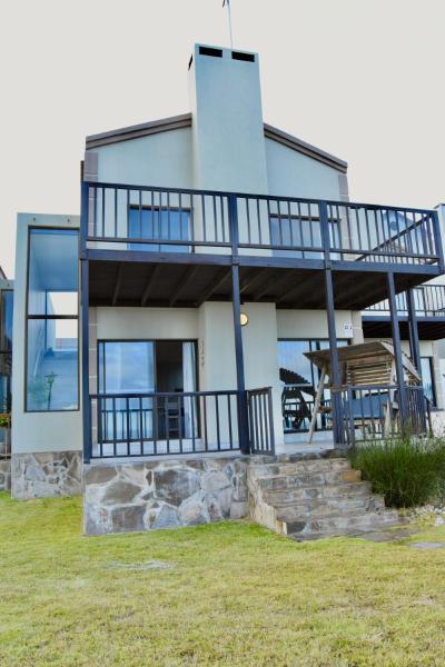 照片显示了位于Rand Rifles市的3-bedroom beach house物件。