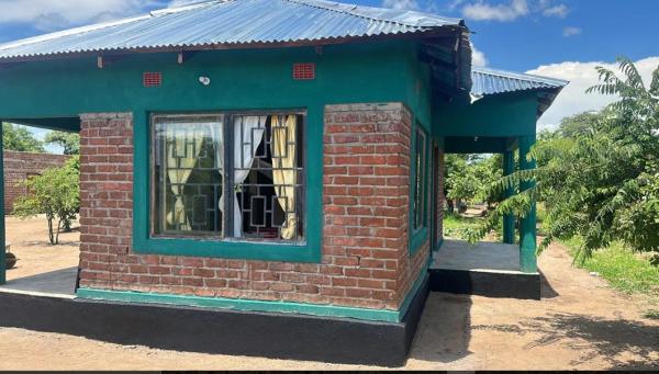 På bildet vises objektet Dewclaw Baobob Safari Lodge som ligger i byen Kakumbi.