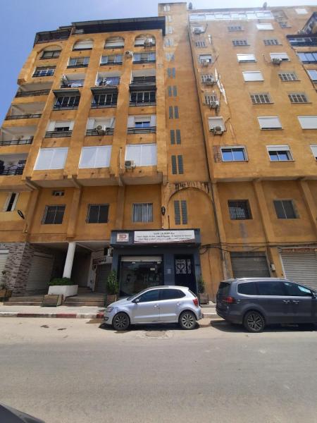 På billedet ses objektet Downtown apartment beliggende i byen Béjaïa.