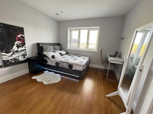 写真にはBurham市にあるDouble Room With Private Bathroom in Chathamが写っています。