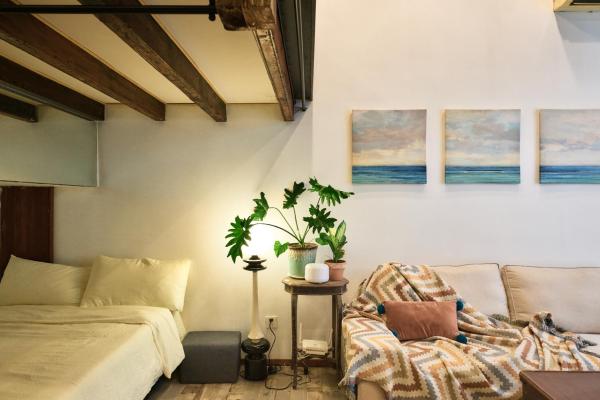 A la foto es mostra l'objecte duplex 1 bedroom apartment on Wuyuan Road close Changshu Road station situat a la ciutat de Xangai.