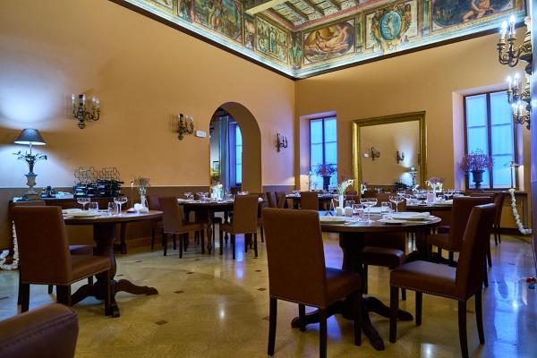 Na fotografii je vidět objekt Albergo Trattoria Il Leone nacházející se ve městě Pomponesco.