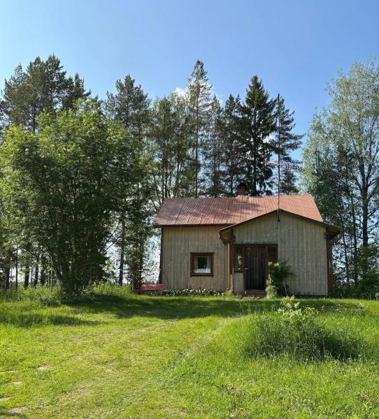The photo shows the Mökki järvenrannalla located in the city of Jyrkkä.