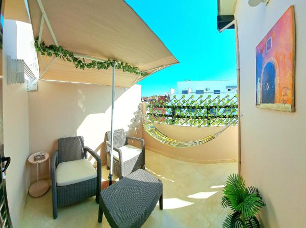 A la foto es mostra l'objecte Modern Apartment with Balcony situat a la ciutat de Kenitra.