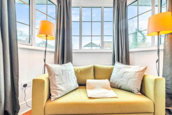 Studio, 25min Wembley Stadium & Central London, NFL, Free Parking, Lots of free snacks, toiletries, XMAS bookings now! photo 2