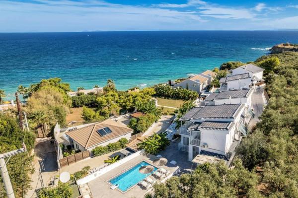 Na zdjęciu widoczny jest obiekt Villa Cavo Pearl by Villa Plus położony w mieście Planos.