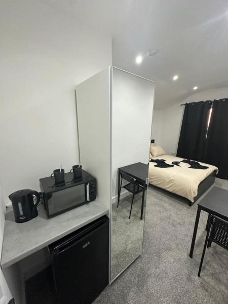Central London Room And Bathroom - Earl's Court