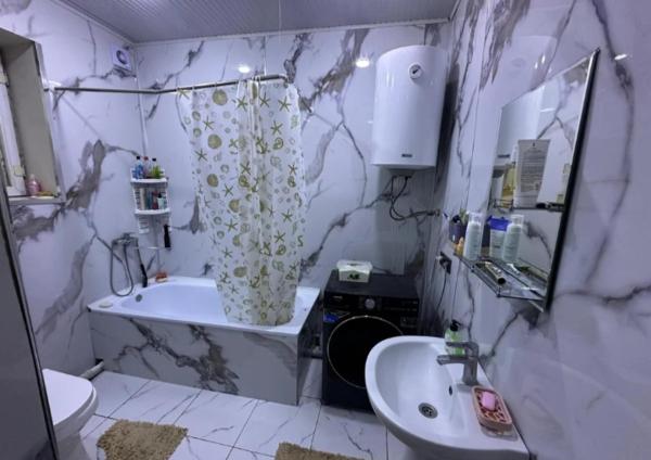 En la foto se muestra el objeto Частный дом в Бишкеке ubicado en la ciudad de Tokolʼdosh.