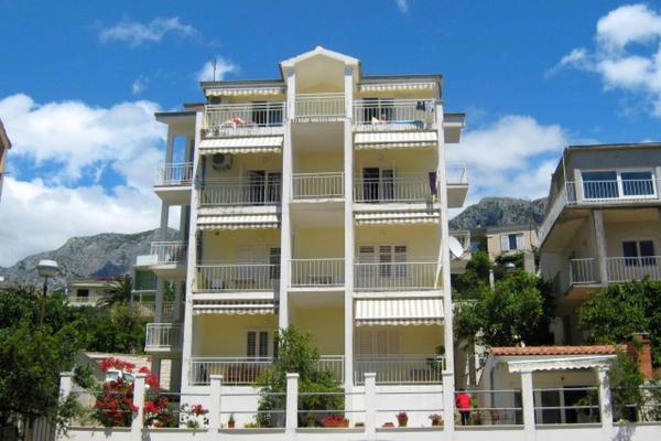A la foto es mostra l'objecte Apartments by the sea Podgora, Makarska - 2615 situat a la ciutat de Podgora.
