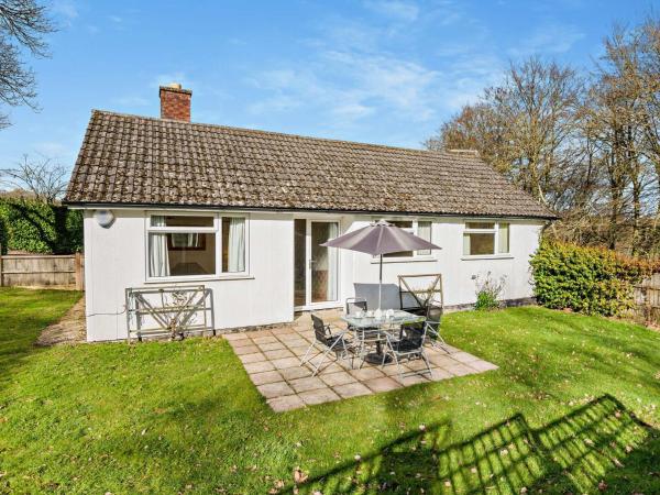 Auf dem Foto ist das Objekt 2 Bed in Charmouth 50033 in der Stadt Blackpool Corner zu sehen.