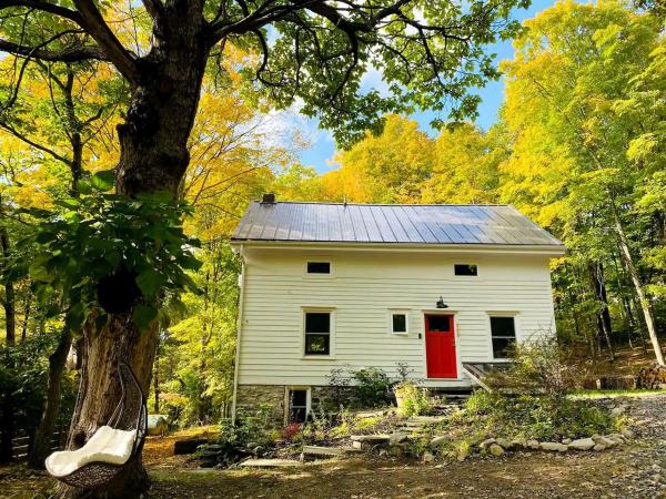 A la foto es mostra l'objecte Modern Cottage Perfect for Glamping in New York State situat a la ciutat de High Falls.