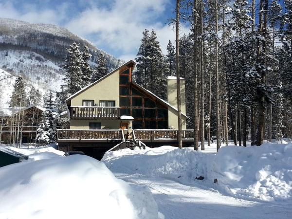 Na fotografii je vidět objekt Camping Cabin Perfect for Groups near Roosevelt National Forest, Colorado nacházející se ve městě Mid Vail.