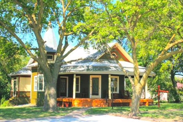 The photo shows the Gorgeous Vacation Rental for a Country Getaway near Grand Island, Nebraska located in the city of Hebron.