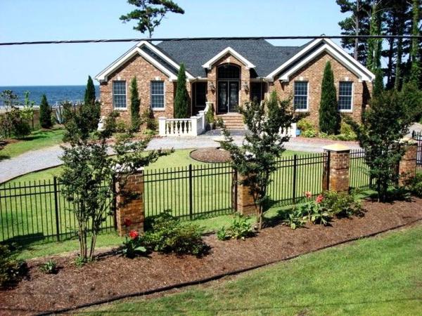 A la foto es mostra l'objecte Waterfront Luxury Vacation Rental with a Pool in Manteo, North Carolina situat a la ciutat de Roanoke Island.