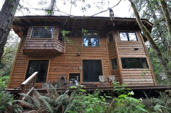 På billedet ses objektet Remarkable Environmentally-Friendly Cabin in Secluded Woodlands near Pacific Ocean, Oregon beliggende i byen Lakeside.