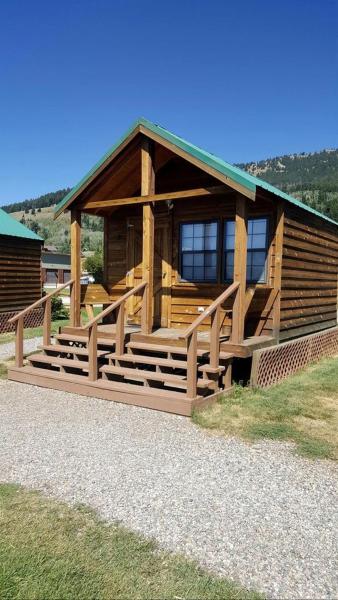 A la foto es mostra l'objecte Picturesque Cabin with Stunning Sights near West Yellowstone, Montana situat a la ciutat de Lakeview.